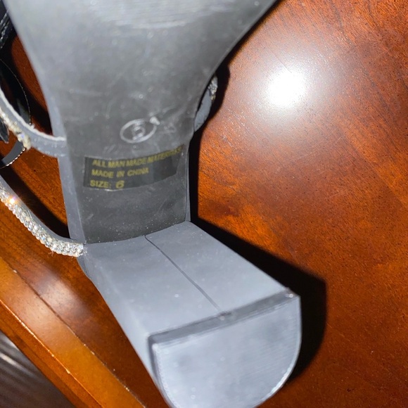 WILD DIVA Elegant Black Strappy Heels with Rhinestone Embellishments NEW Size: 6 - Picture 6 of 6